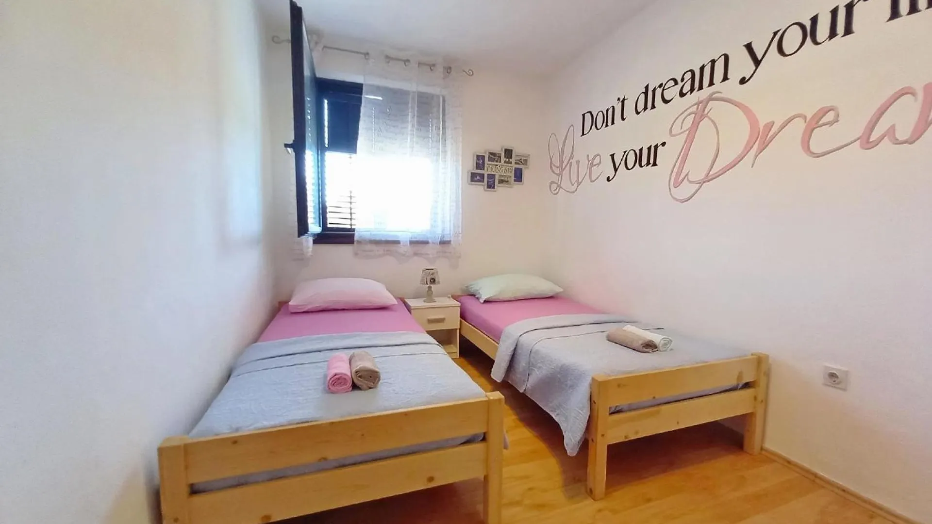 Geraeumige Ferienwohnung In Fazana Mit Gemeinsamem Grill Valbandon 0*,  Croatia